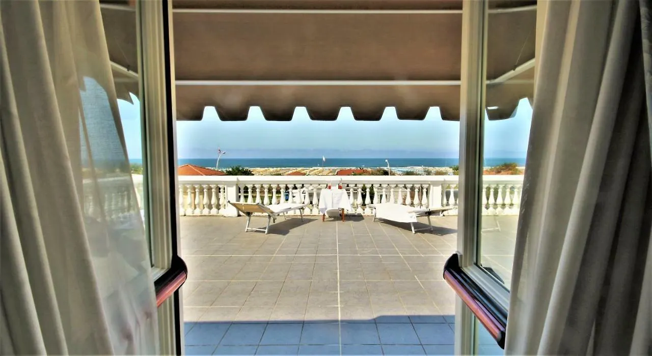 Hotel Coluccini Marina di Pietrasanta 3*,  Italia