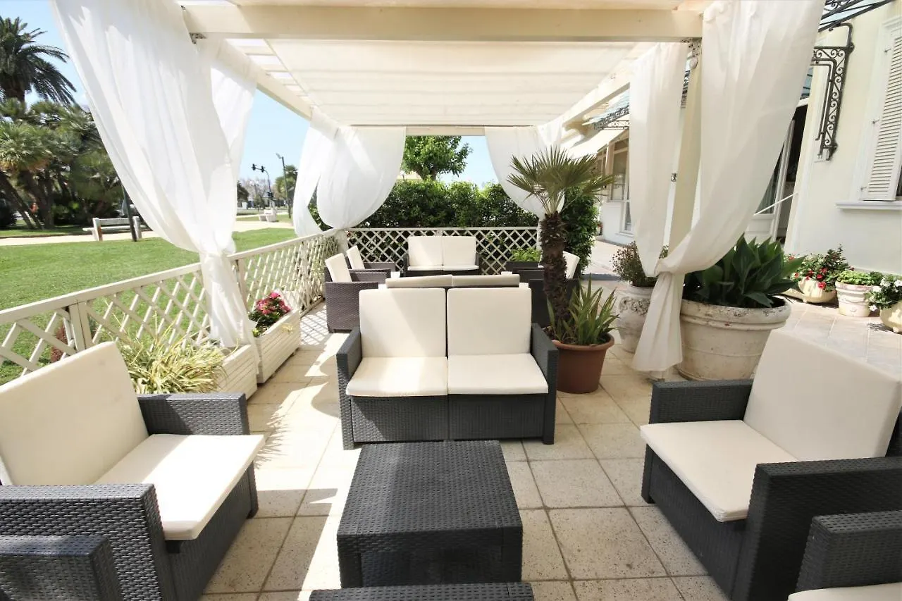 Hotel Coluccini Marina di Pietrasanta 3*,  Italia