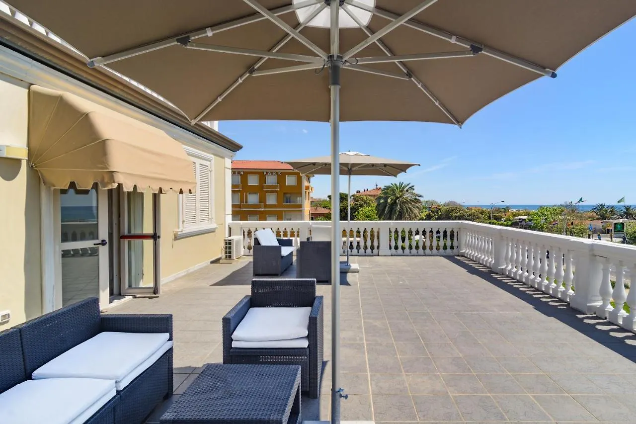 Hotel Coluccini Marina di Pietrasanta 3*,