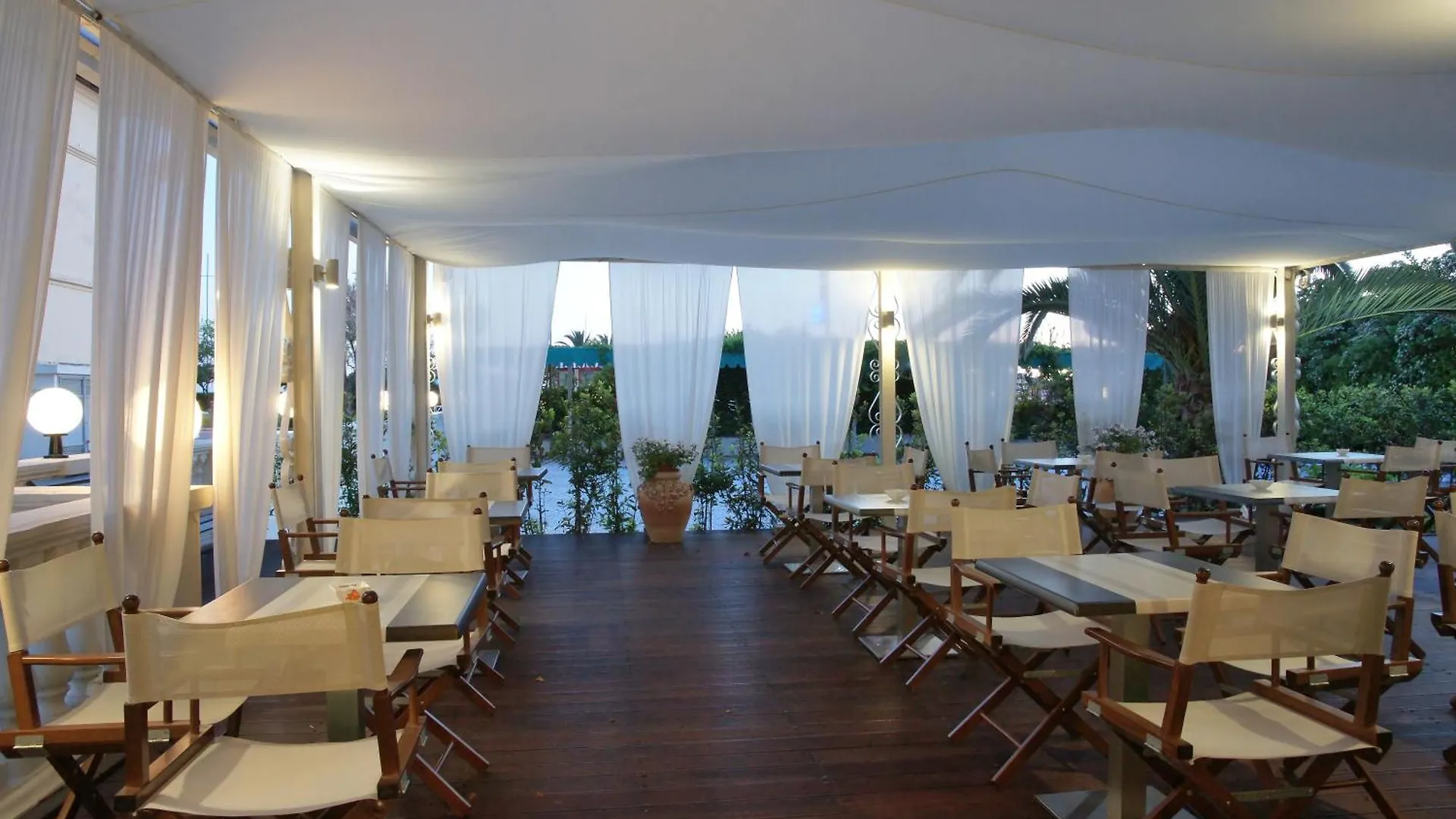 Hotel Coluccini Marina di Pietrasanta 3*,  Italy